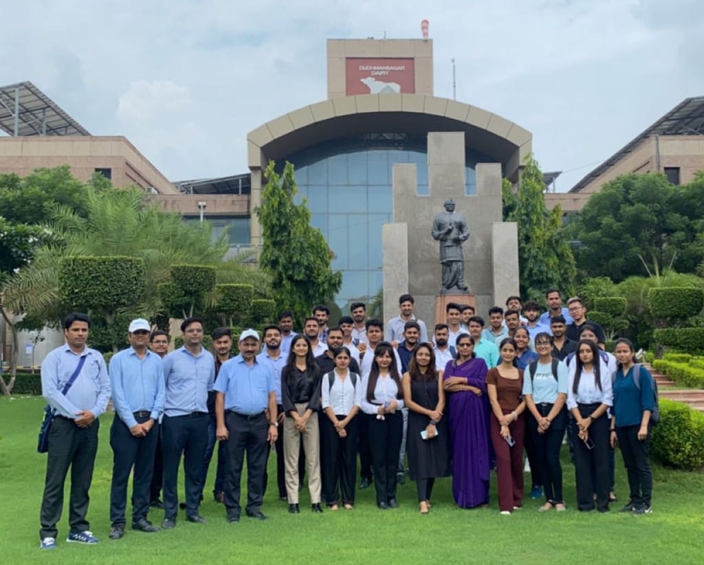 Delving into Dairy Excellence: JK Business School Students’ Enlightening Visit to Amul Factory