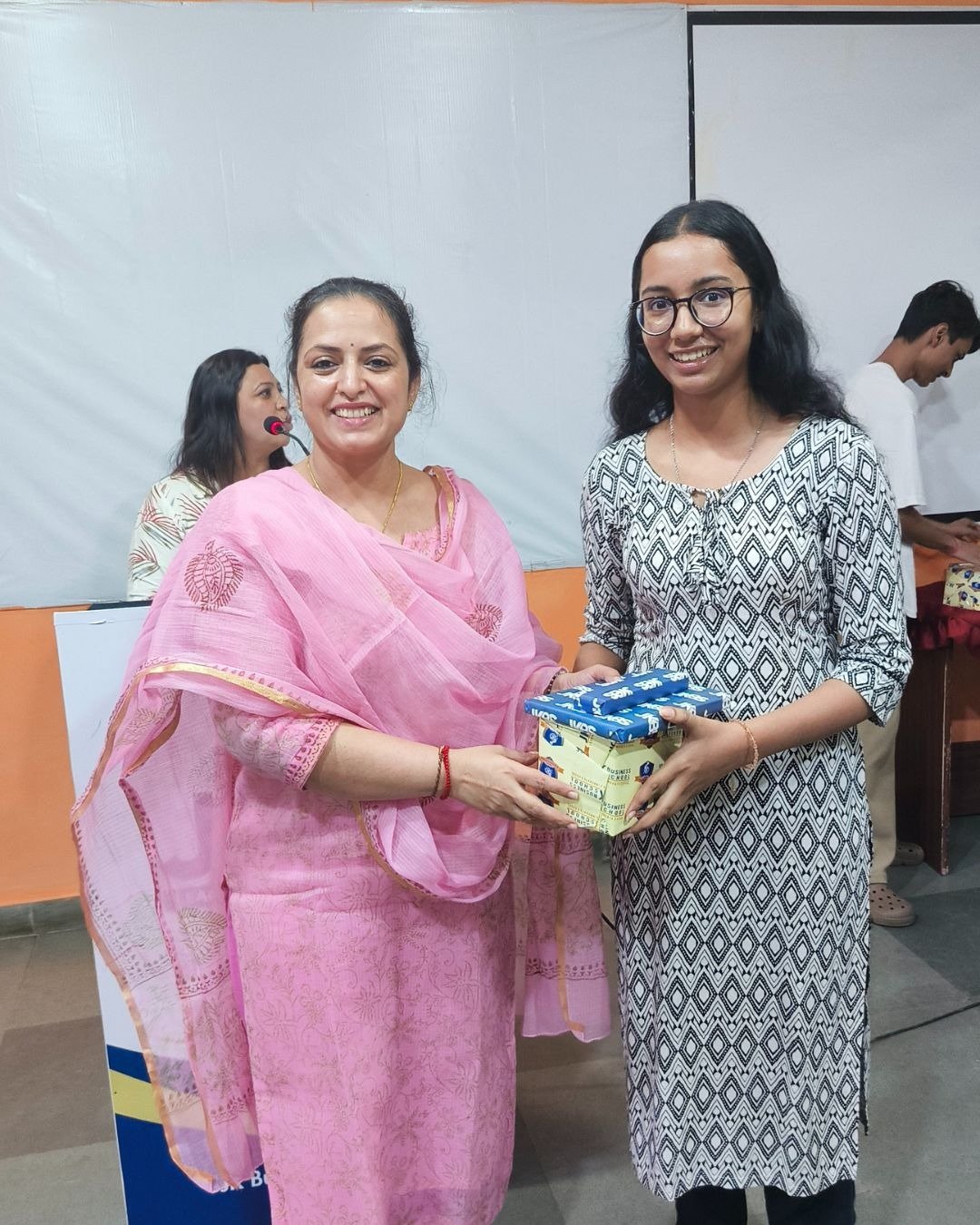 BBA Batch 2024–27 Excels in Gurugram University 4 - JK Business School Gurugram | Top PGDM College in Delhi NCR BBA Batch 2024–27 Excels in Gurugram University 4