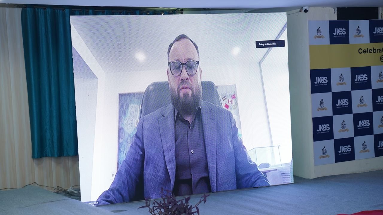 Redefining Mobility: Driving the Future of Urban Transport & Aviation Redefining Mobility: Driving the Future of Urban Transport & Aviation